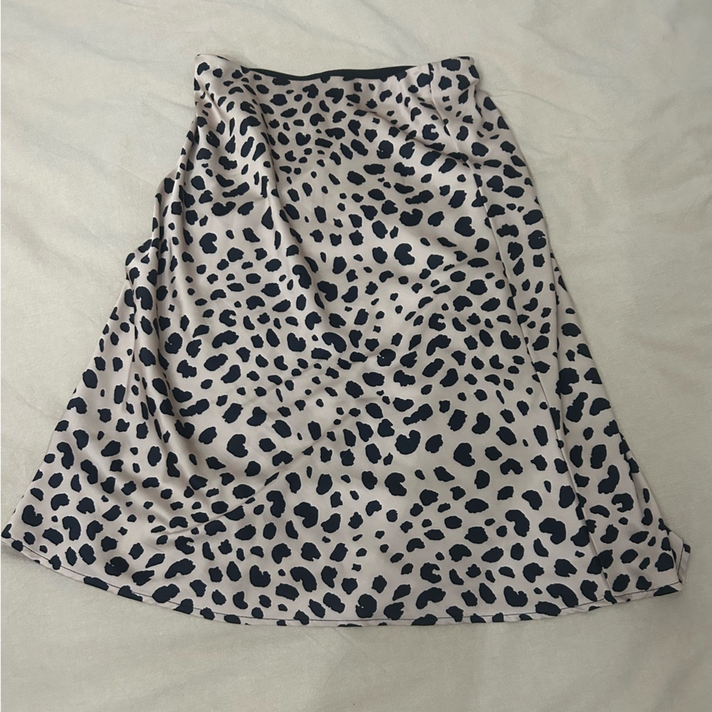 Satin leopard mid length skirt with elastic waist